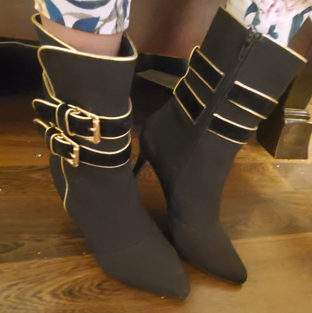 8M black and gold, Ashro boots with heel